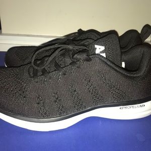 APL: TechLoom Pro Sneaker
